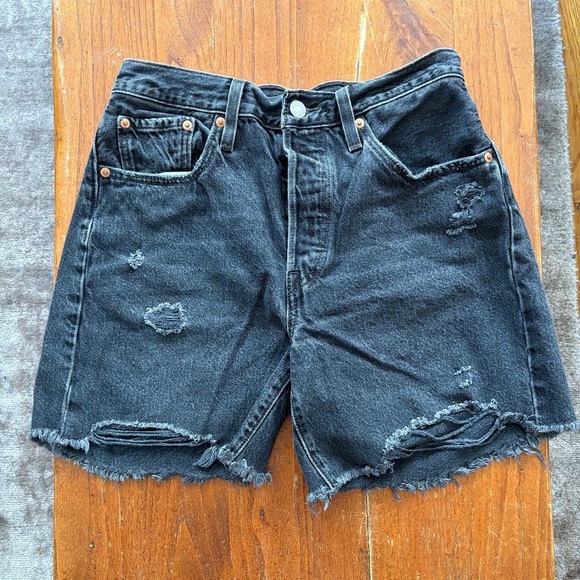 Levi's 501 Mid Thigh Shorts | Bee's Knees - Picture 2 of 5
